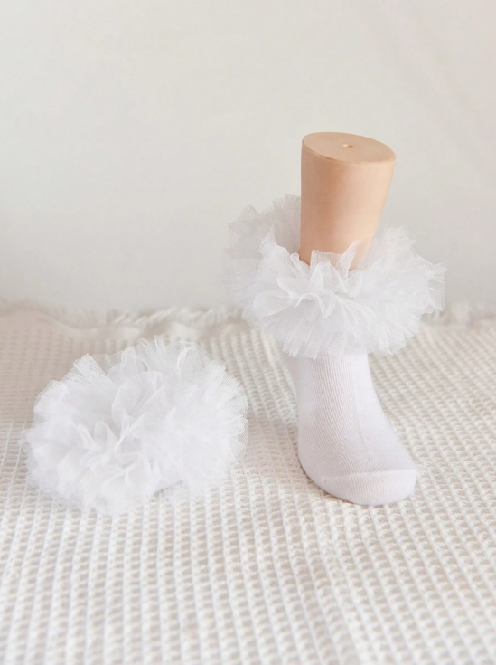 bele nogavičke, otroške nogavičke z tilom, elegantne nogavičke, udobne nogavičke, kakovostne nogavičke, nogavičke za deklice, darilo za deklice, modni dodatki za otroke