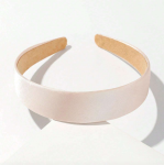 trak za deklice, biser elegance, otroška eleganca, svečani dodatki, visokokakovostni otroški dodatki, nežen trak, pastelno roza, funkcionalni otroški dodatki