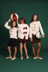 Tri deklice v elegantnih kompletih ZOYA Fashion z bordo in črnimi krili hlačkami
